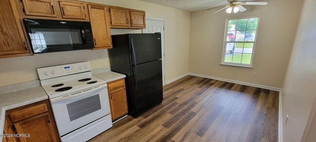 Building Photo - 1303 Navarro Loop