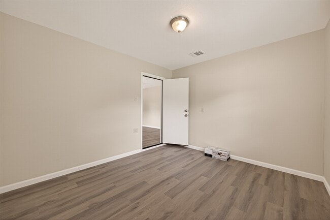 Building Photo - 14022 Rosecrest Dr