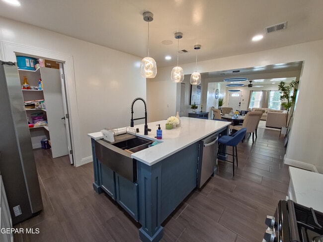 Building Photo - 7321 Cuba Dr