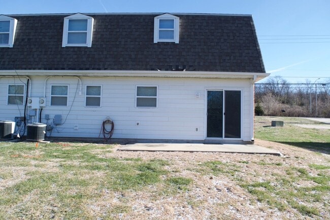 Building Photo - Affordable 3 Bedroom Duplex, SW Columbia!