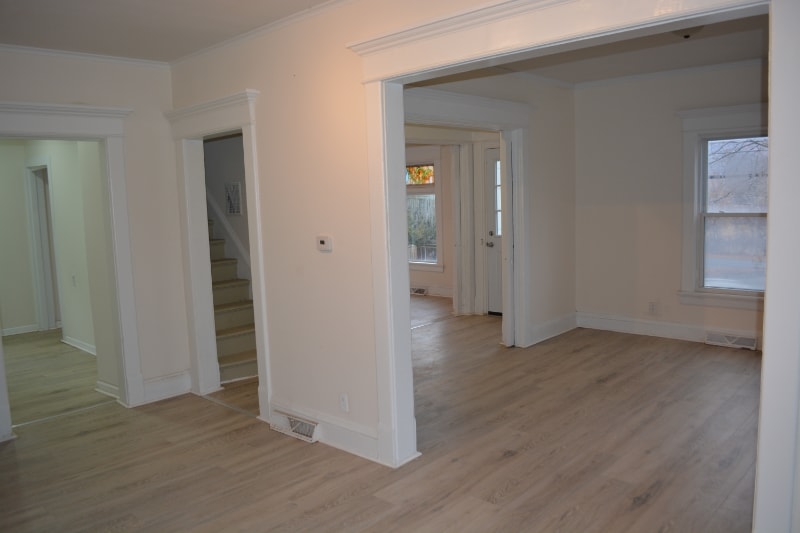 Building Photo - 330 E Main St