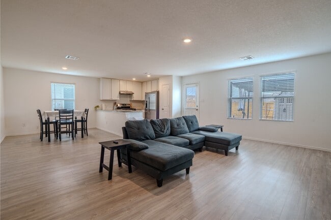 Building Photo - 402 Filibusters Trail