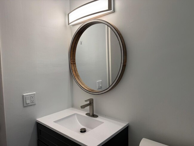 Building Photo - Newly Remodeled - 3 bedroom 2 bath - Ready to Move In!