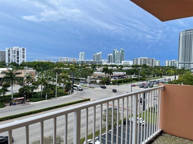 Building Photo - 2200 E Hallandale Beach Blvd