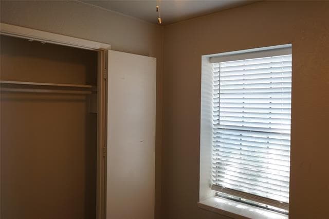Building Photo - 2405 Ventura Dr