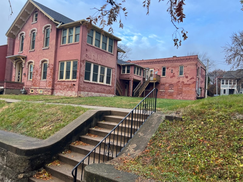 Building Photo - 571 Jefferson St