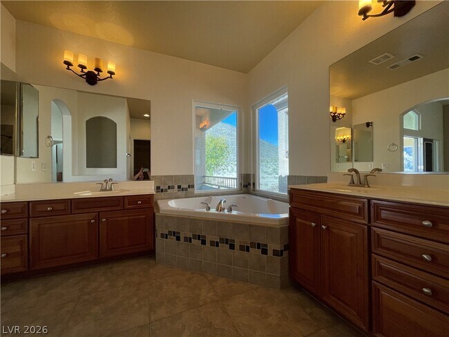 Building Photo - 4049 Bennett Mountain St