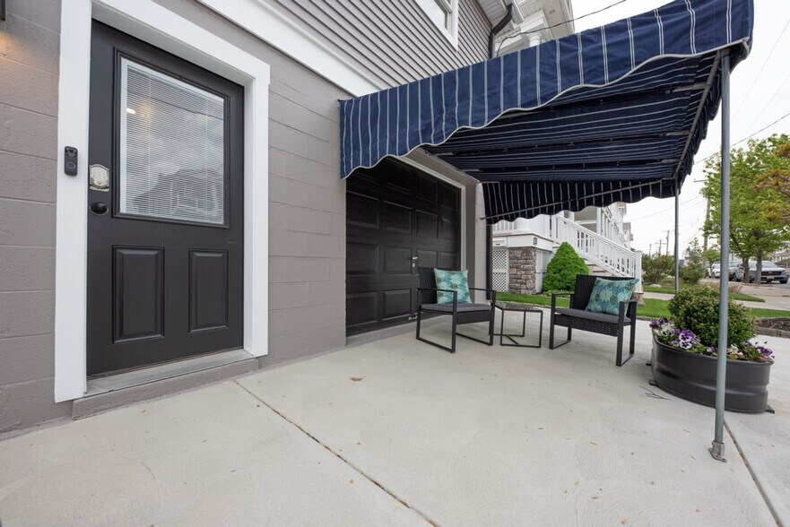 Building Photo - 1140 Simpson Ave