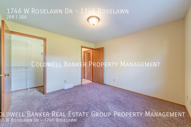 Building Photo - 1746 W Roselawn Dr