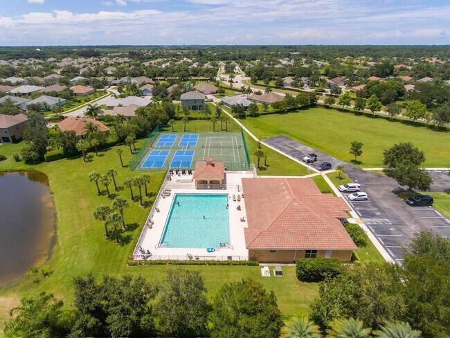 Building Photo - 520 N Valencia Cir SW