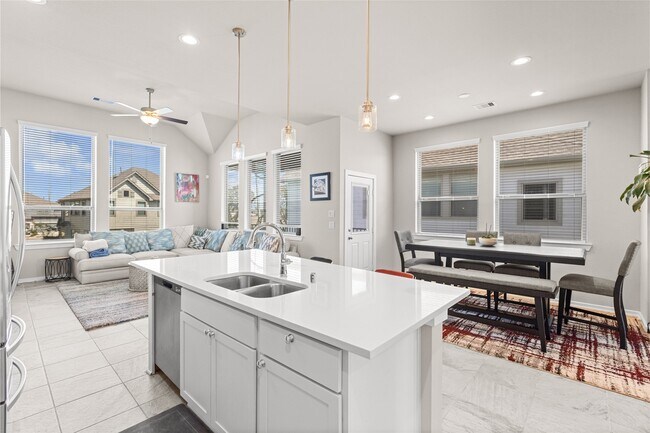 Building Photo - 9443 Starlight Oak Dr