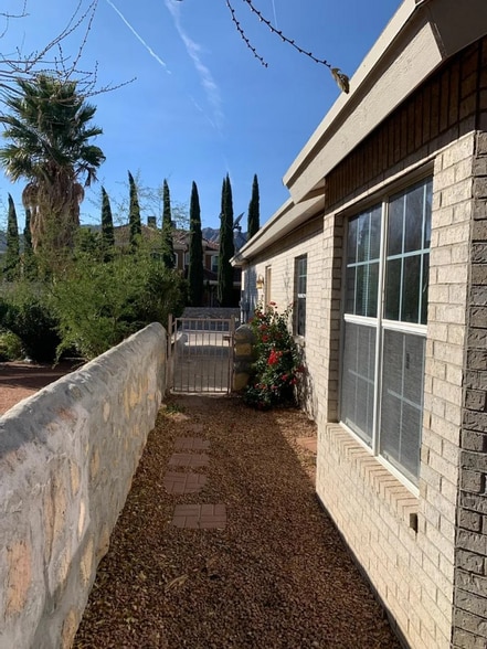 Building Photo - 11352 Loma Crystal Pl