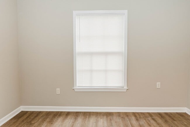 Building Photo - 2780 Hall Dr SE