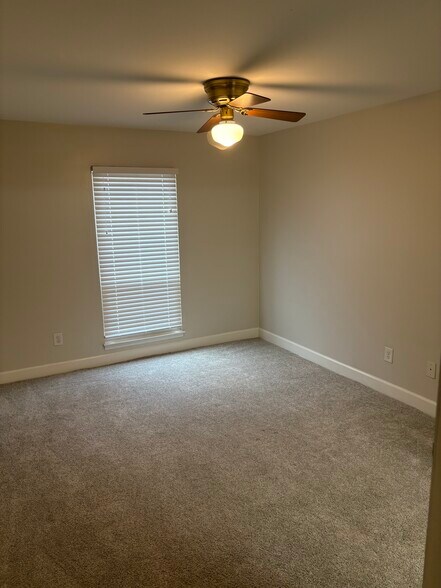 Building Photo - 515 Basswood Ave