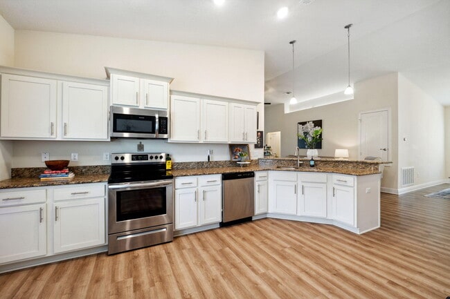 Building Photo - 585 Riverwalk Cir