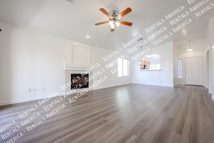 Building Photo - 10845 E Dragoon Ave