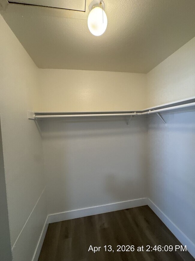 Building Photo - MOVE IN READY! 2 WEEKS OFF!! NO APP FEE! UPSTAIRS UNIT WITH BALCONY!