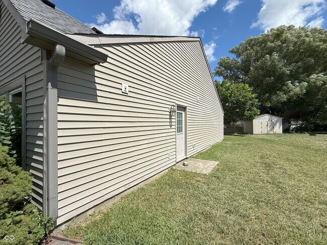 Building Photo - 2069 Fullwood Dr
