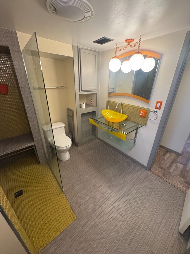 Building Photo - Stylish Mid-Century Modern Retreat in Litt...