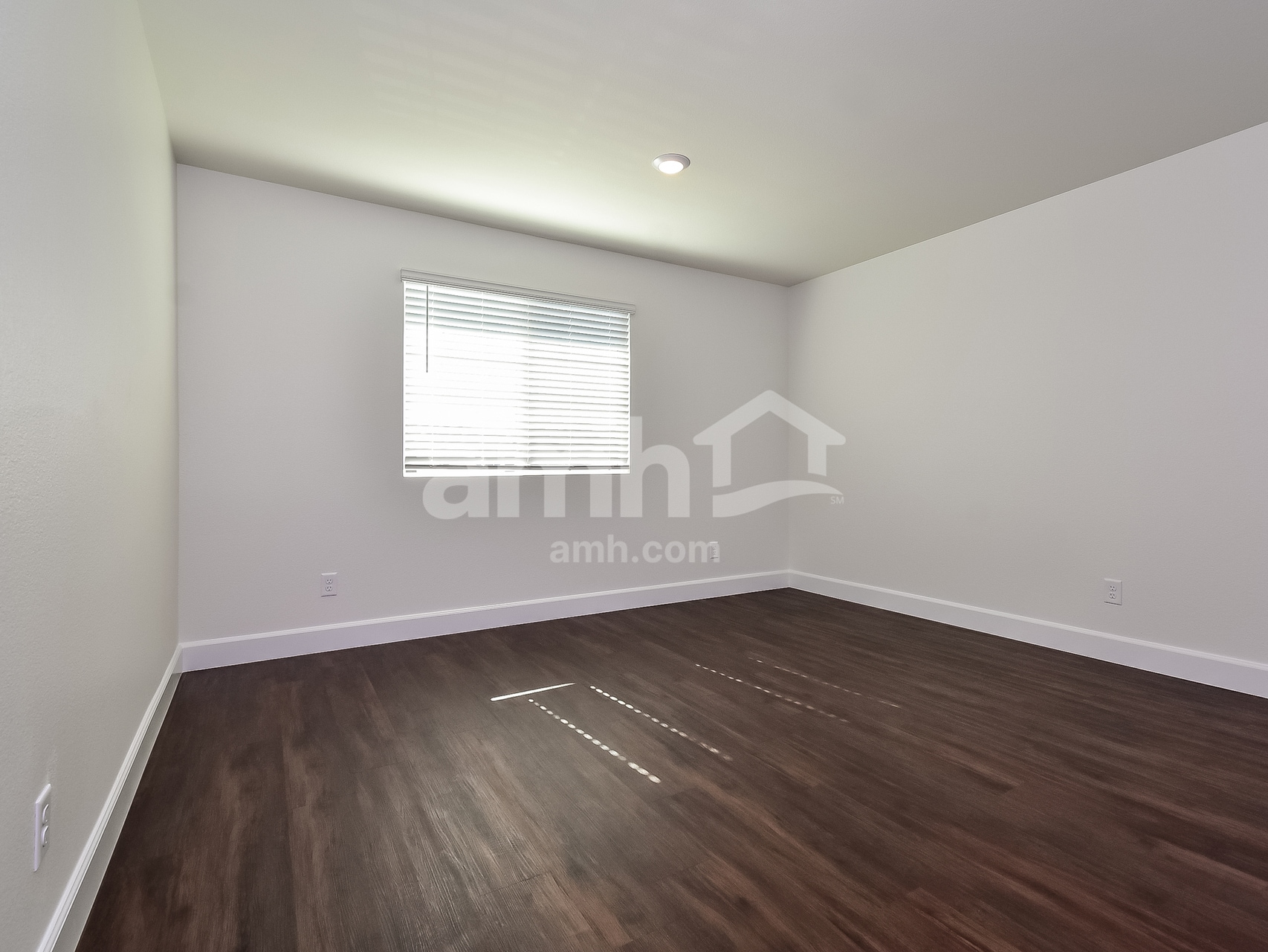 Building Photo - 582 Topiary Pk Ave