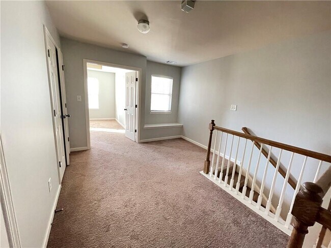 Building Photo - 2575 Maple Leaf Terrace