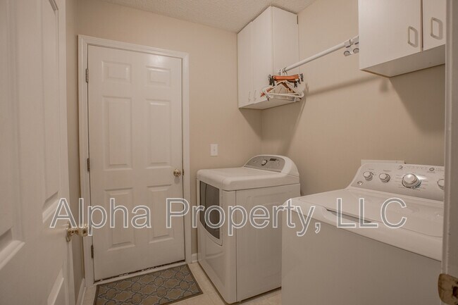 Building Photo - 15 Avalon Ct
