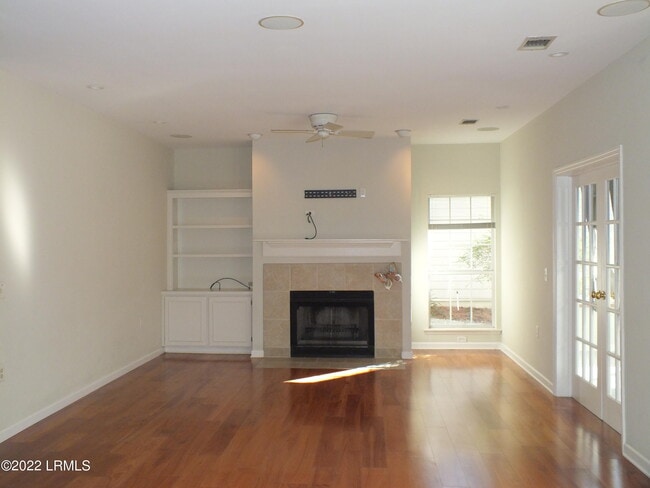 Building Photo - 714 N Reeve Rd
