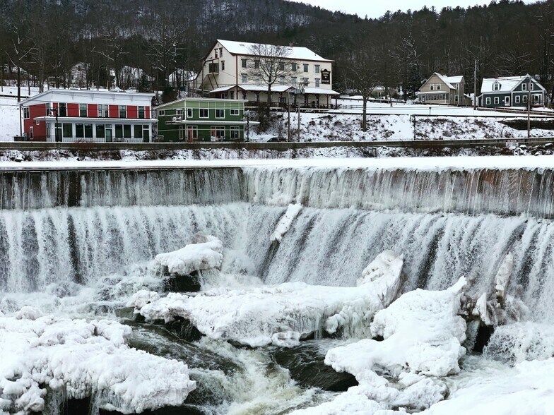 glacier pot holes in winter - 104 Main St