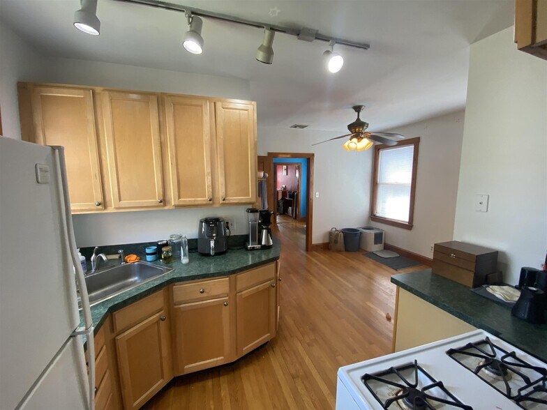 Building Photo - 81 Tremont St
