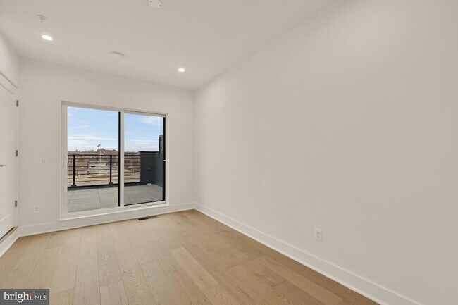 Building Photo - 2607 1st St NW