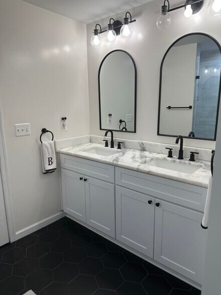 Building Photo - 14838 Mason Creek Cir