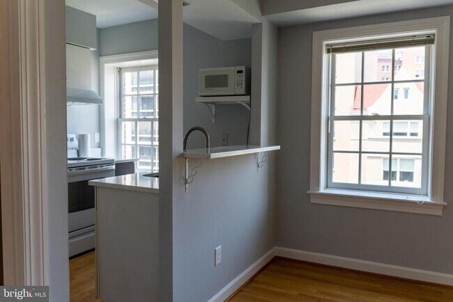Building Photo - 1426 21st St NW