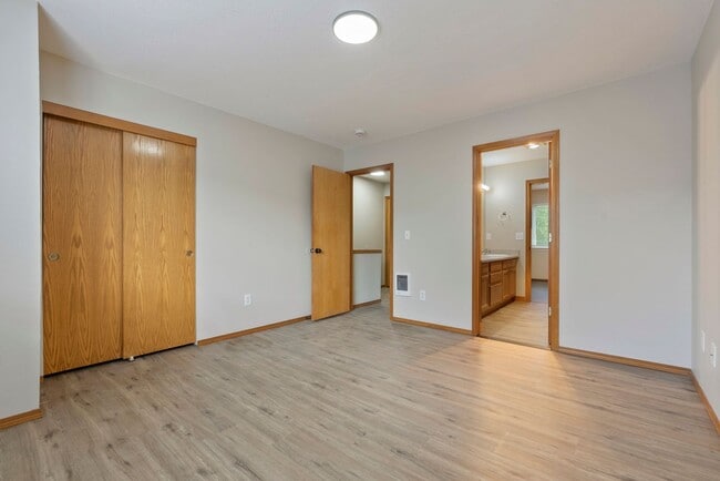 Building Photo - 2835 SE 90th Pl