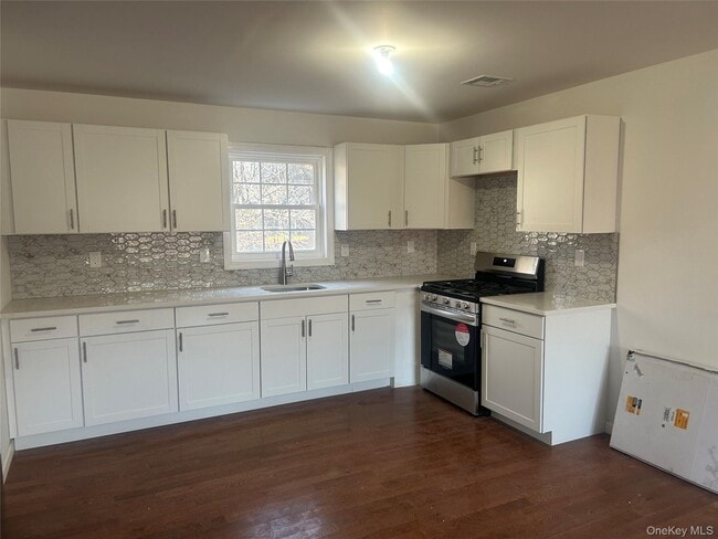 Building Photo - 15 Waldron Ave