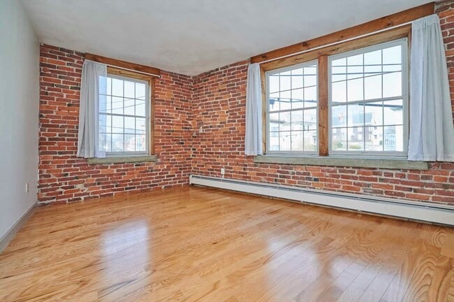 Building Photo - 75 Summer St