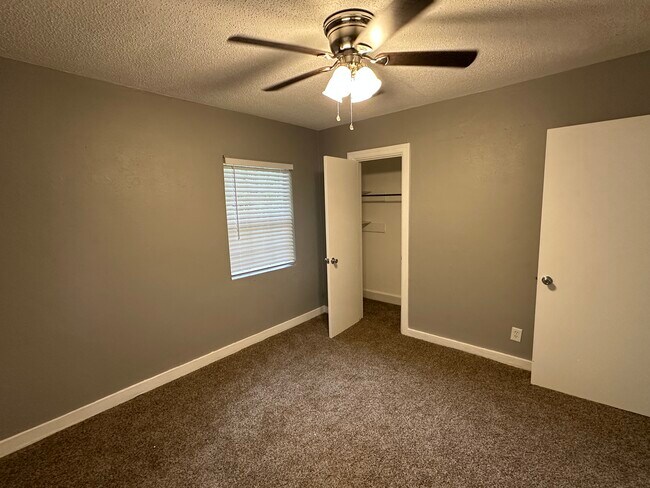 Building Photo - 1207 Bay Ave