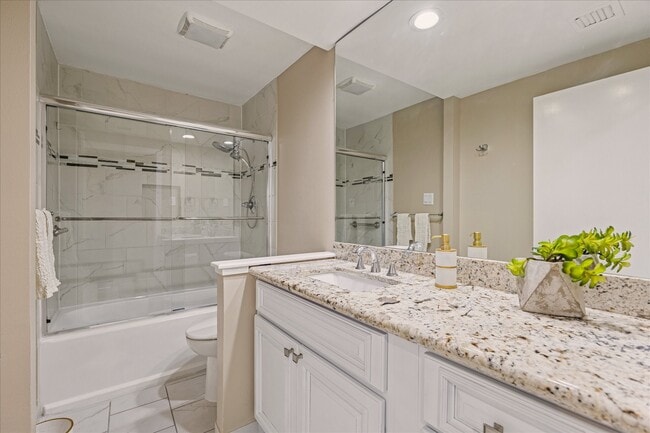 Building Photo - 49 Briar Hollow Ln