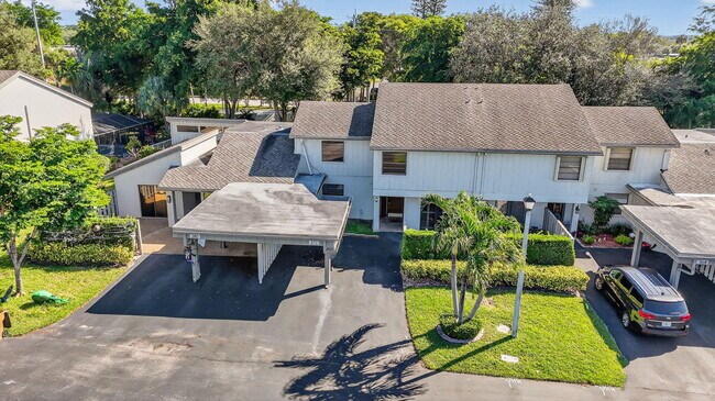 Building Photo - 372 Deer Creek Wildwood Ln E