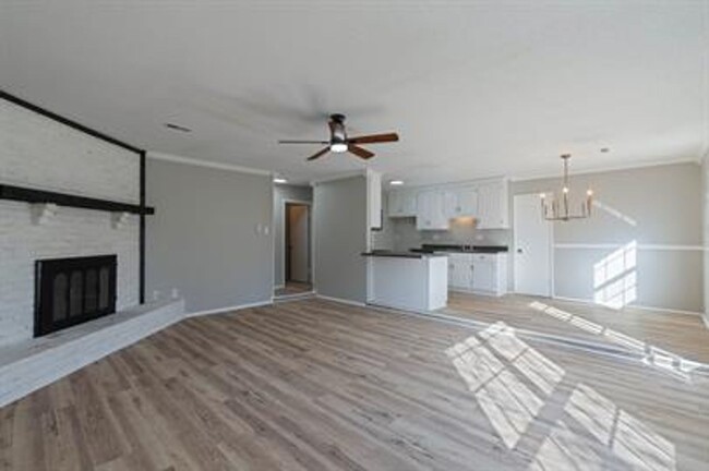 Building Photo - Beautifully Remodeled Home in a Prime Hunt...