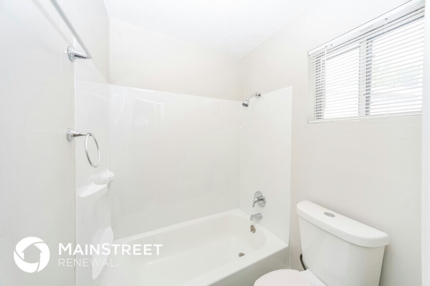 Building Photo - 3045 Beauchamp Dr