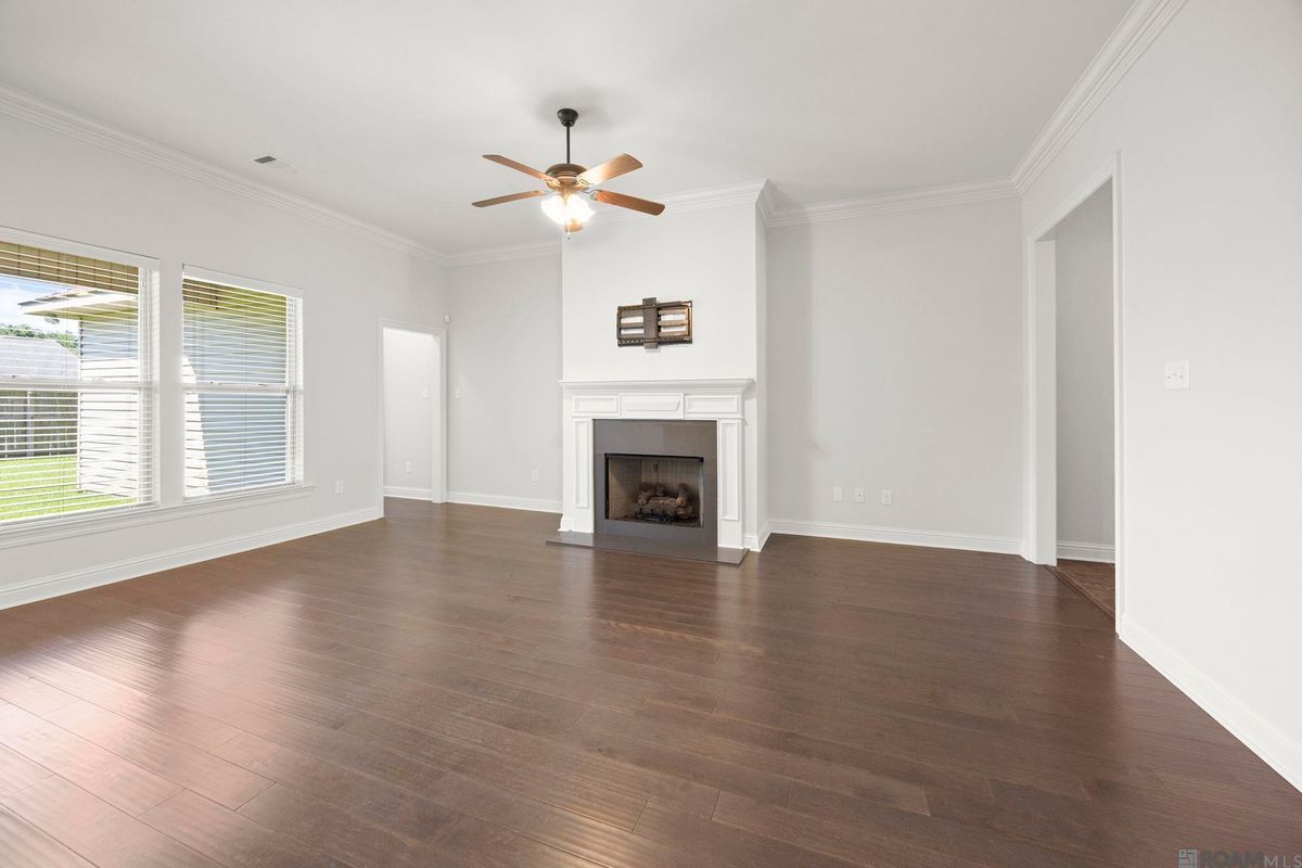 Building Photo - 471 Lake Breeze Dr