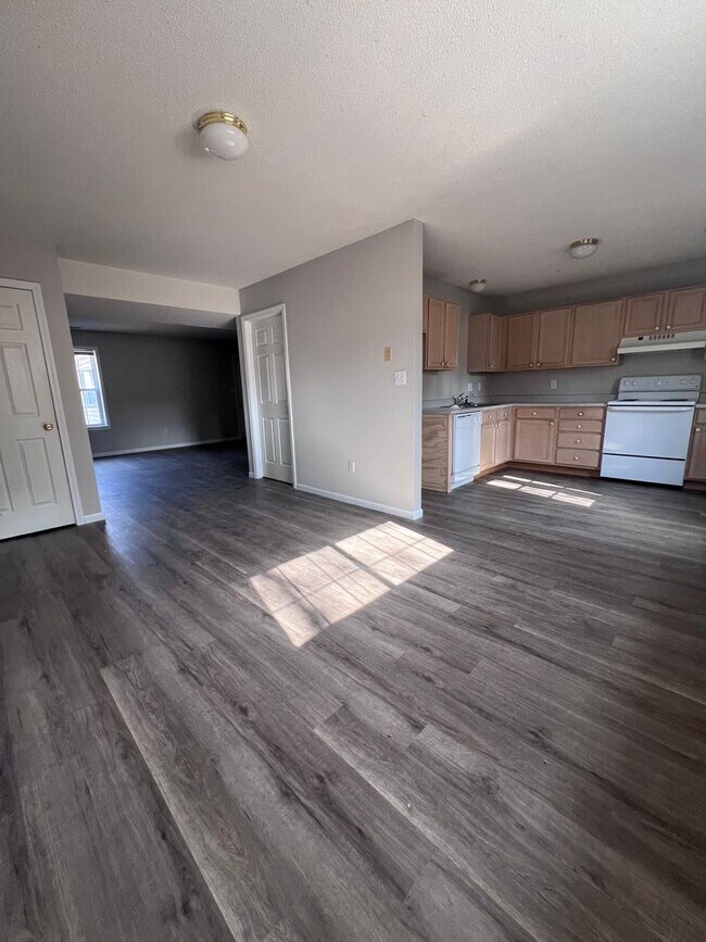 Building Photo - 2200-2202-2202 E Parks Edge Pl