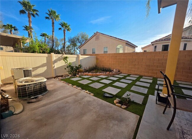 Building Photo - 7180 N Campbell Rd