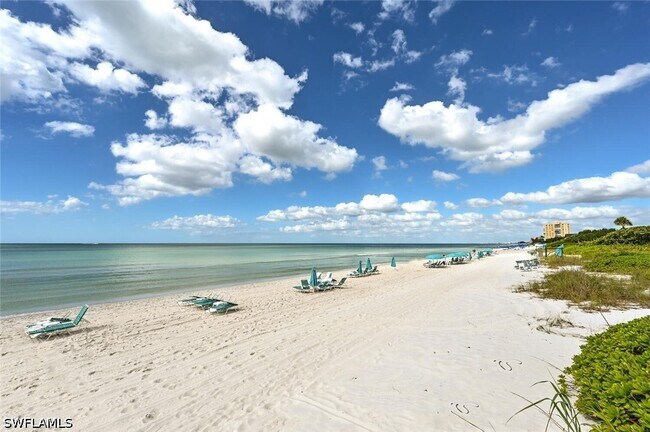 Building Photo - 8665 Bay Colony Dr