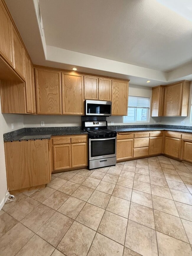 Building Photo - Beautiful 4 Bedroom 4.5 Bath Home COMING SOON!!!