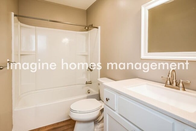 Building Photo - Large 3 Bedroom Single Family Home in Will...