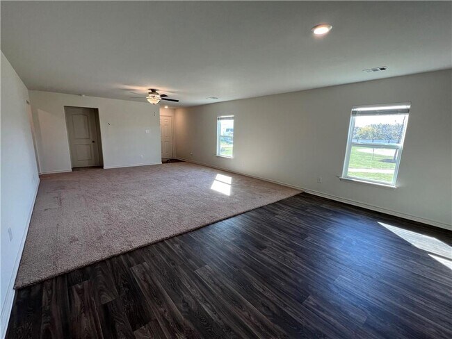 Building Photo - 364 Crescent Park Dr