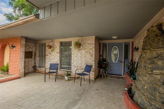 Building Photo - 5611 Long Creek Ln