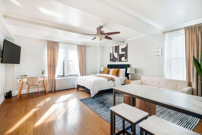 Building Photo - 240 W 73rd St