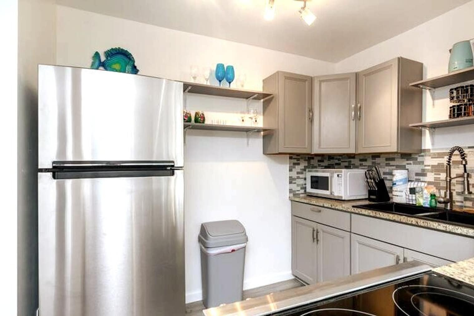 Building Photo - 4000 Gulf Terrace Dr